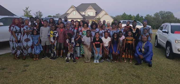 Families and children gathered with Ngemba Oklahoma